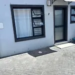 First Avenue Fully Halaal Apartment - Granny Flat